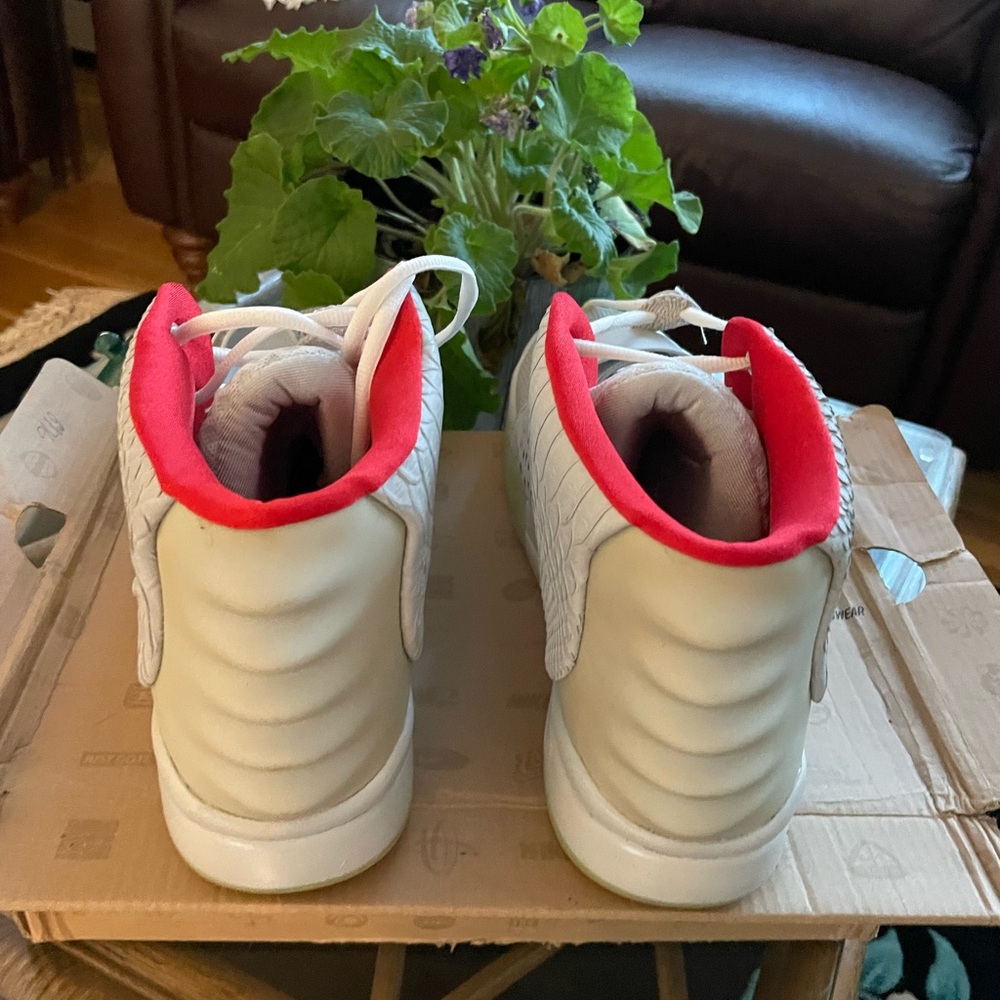Nike Air Yeezy 2 NRG Pure Platinum W/ box & Dust Bag NIB - Picture 6 of 13